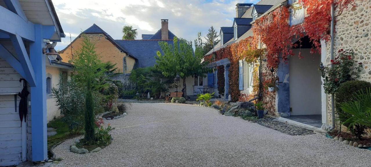 La Ferme Aux Fleurs Bed & Breakfast Ossun Eksteriør bilde